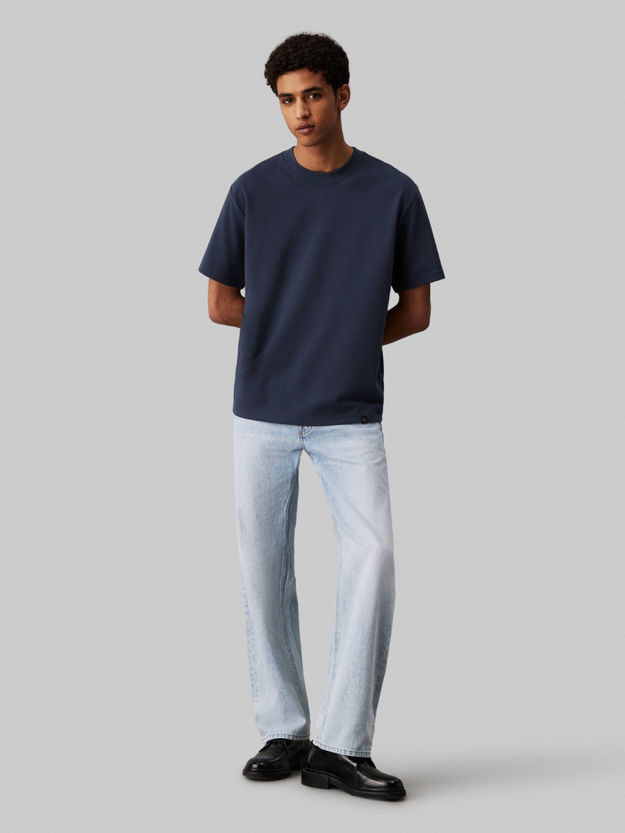 detail Calvin Klein pánske modré tričko