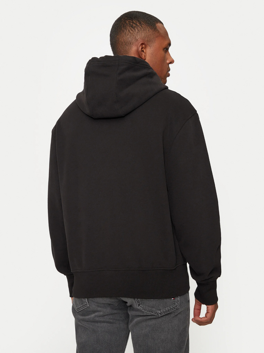 detail Calvin Klein pánska čierna mikina