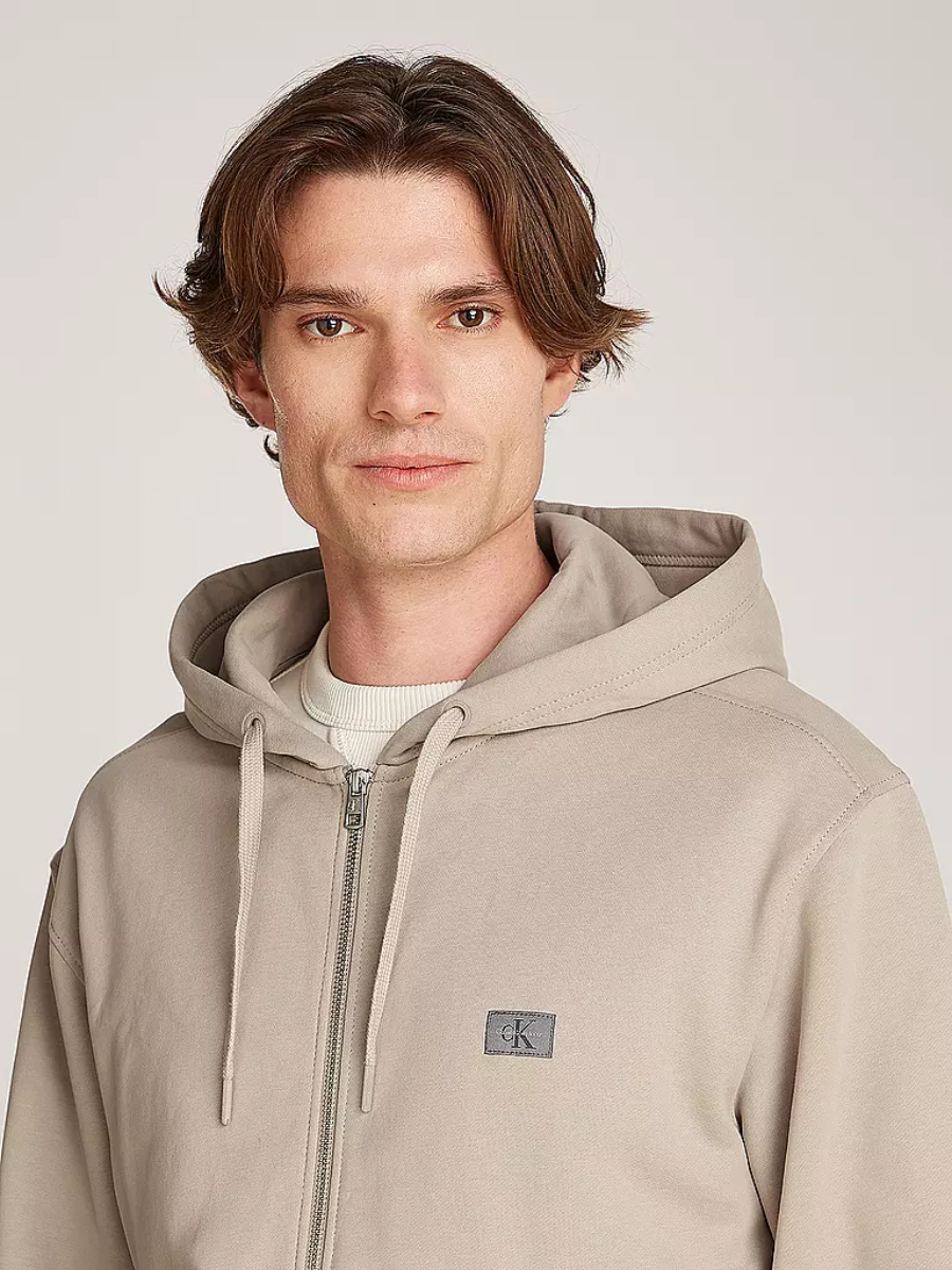 detail Calvin Klein pánska béžová mikina