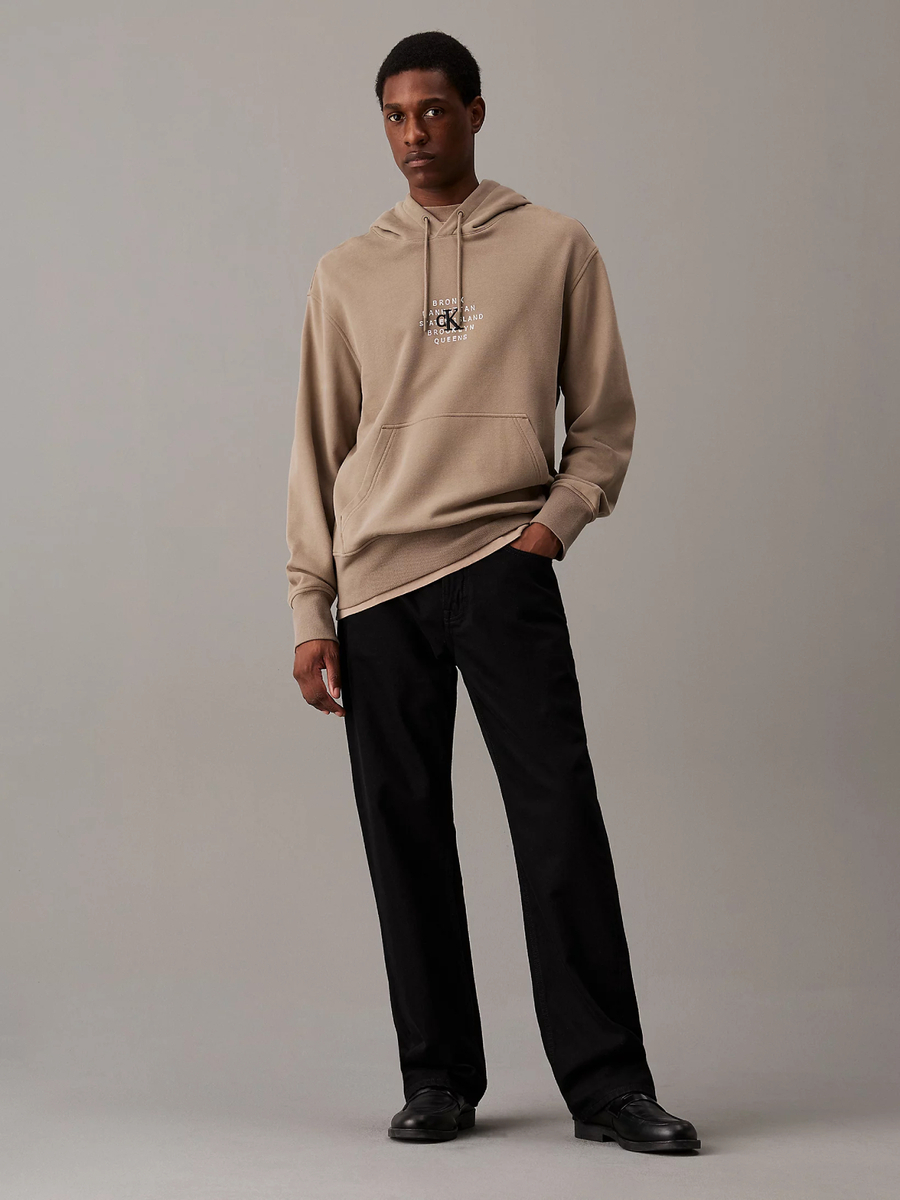 detail Calvin Klein pánska hnedá mikina