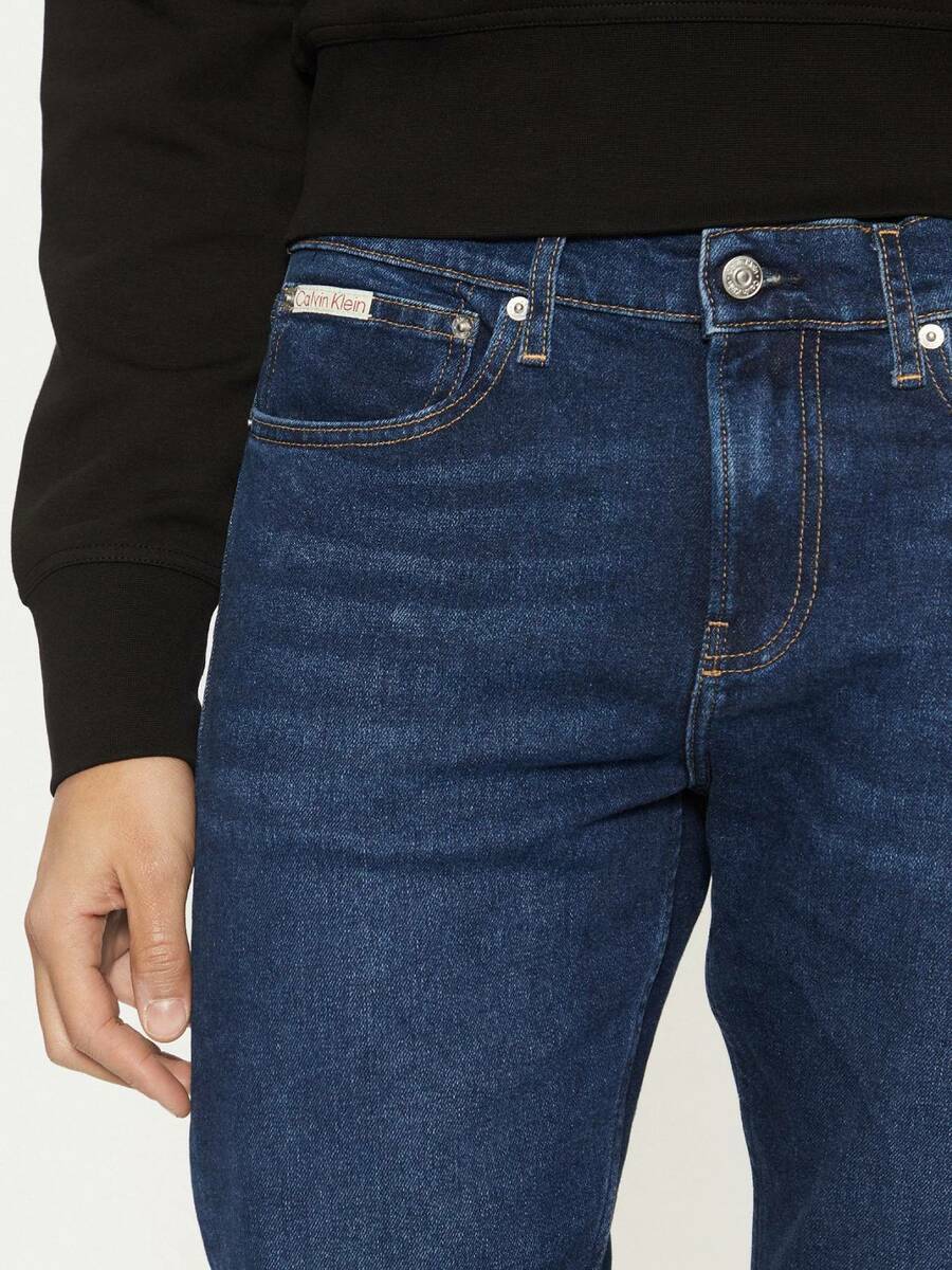 detail Calvin Klein pánske modré džínsy