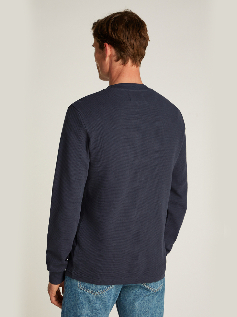 detail Calvin Klein pánska tmavo šedá mikina