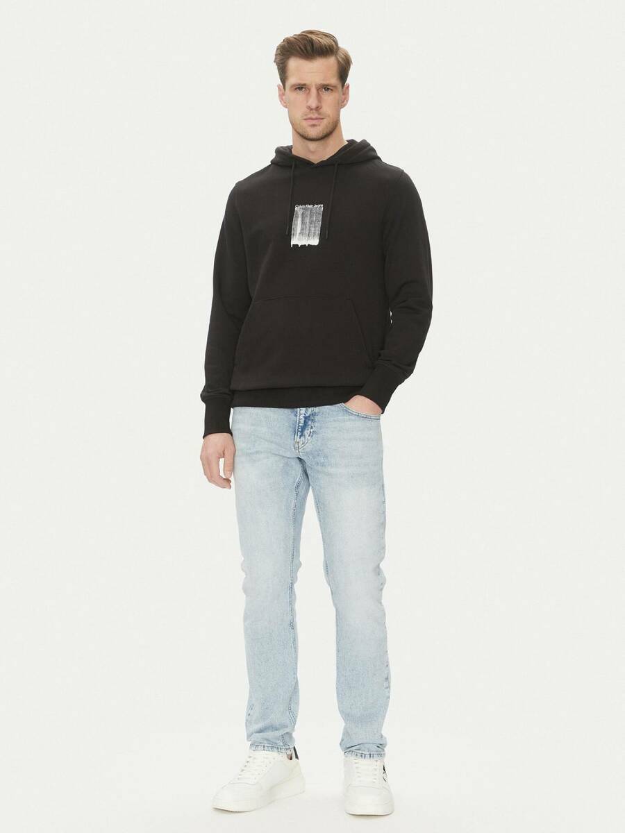 detail Calvin Klein pánske svetlo modré džínsy