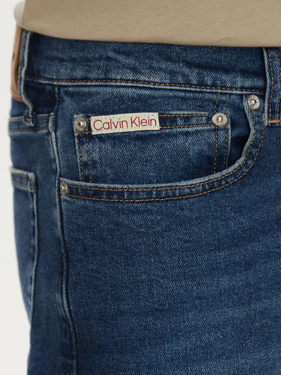 detail Calvin Klein pánske modré džínsové šortky