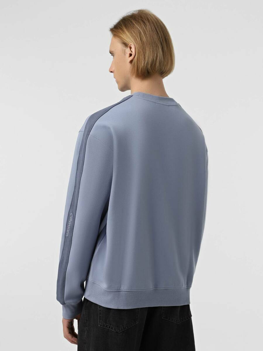 detail Calvin Klein pánska šedo-modrá mikina 