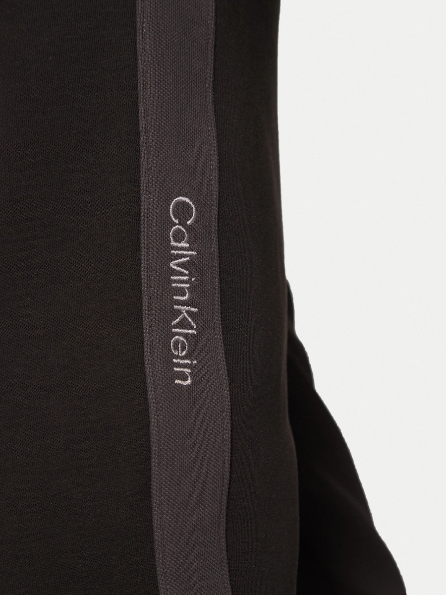 detail Calvin Klein pánske čierne tepláky