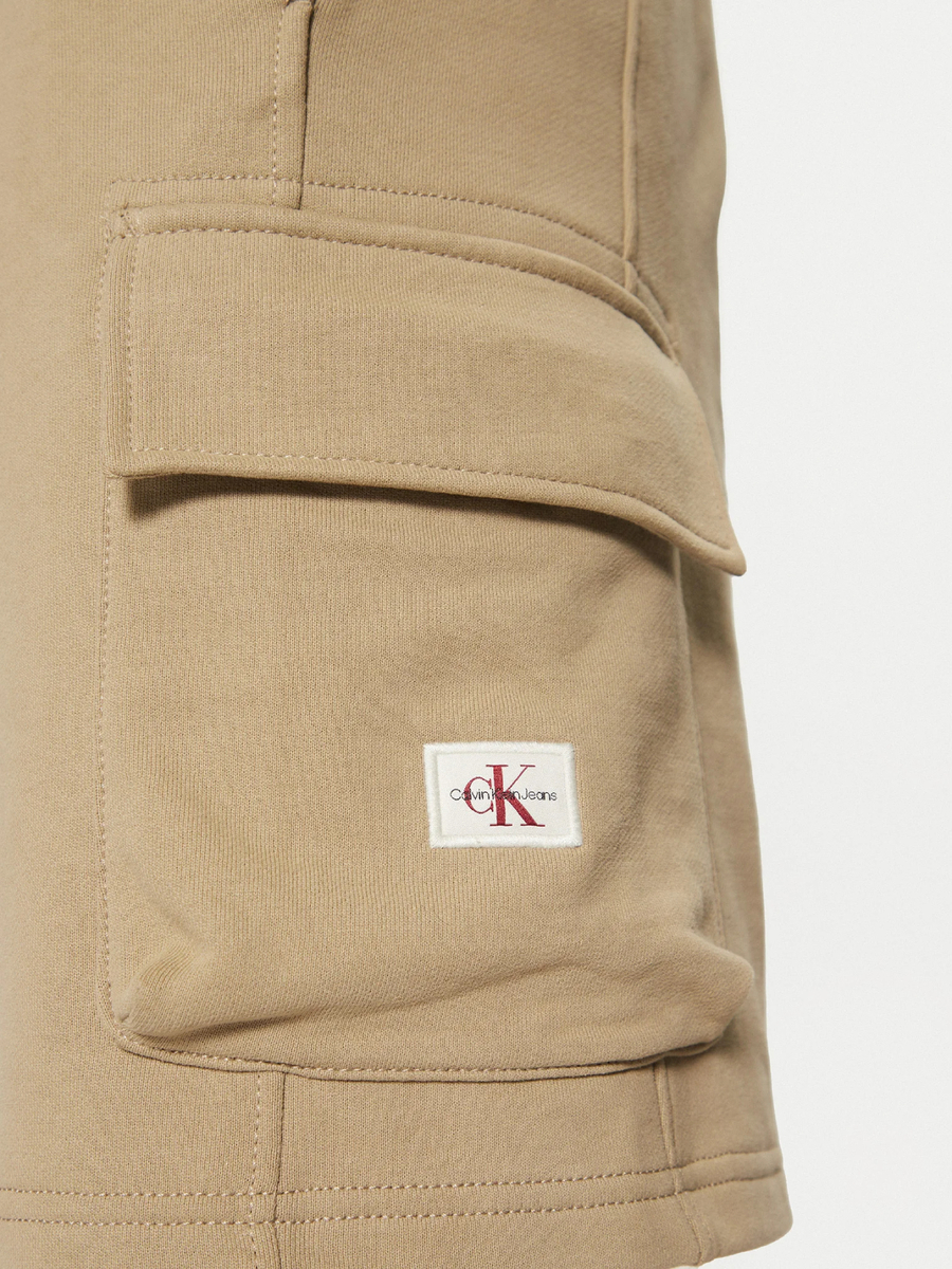 detail Calvin Klein pánske zelené šortky