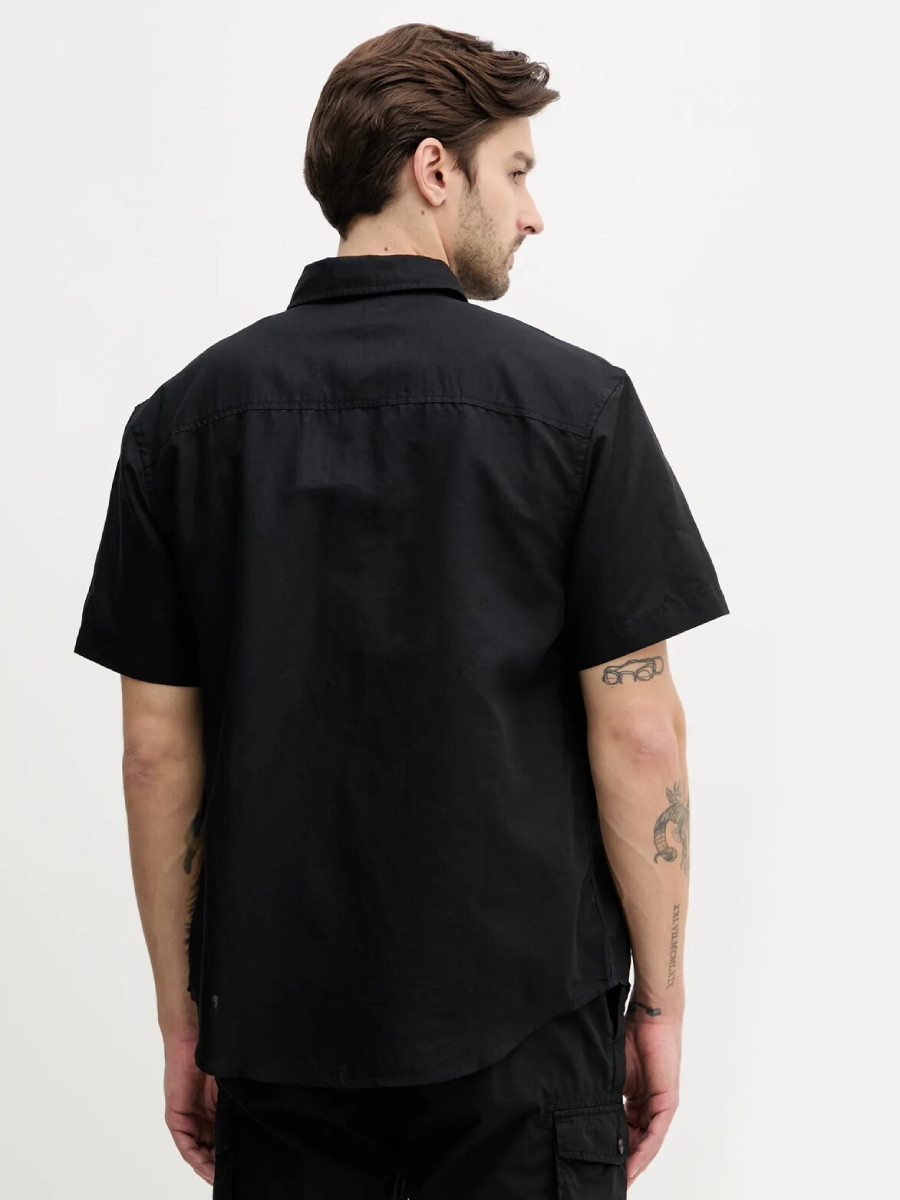 detail Calvin Klein pánska čierna košeľa