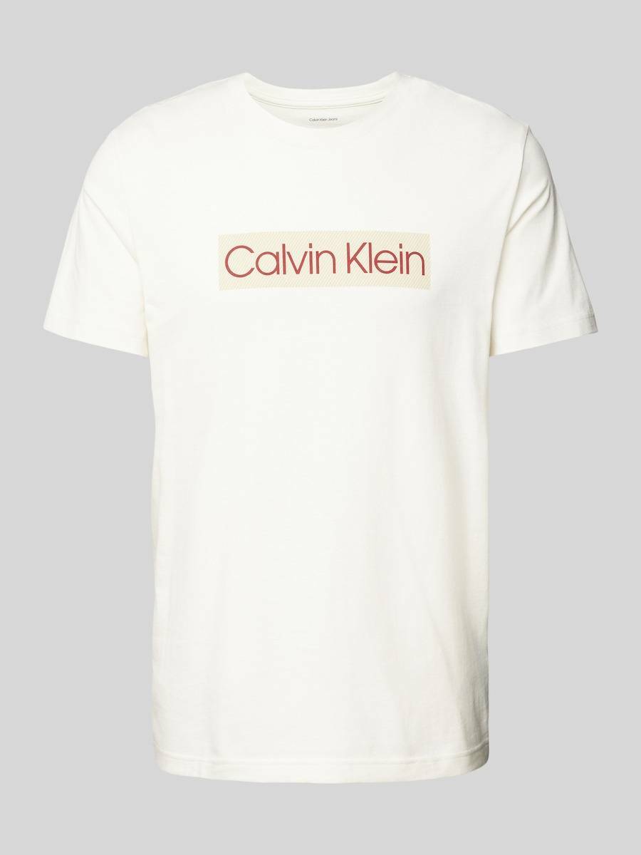 detail Calvin Klein pánske krémové tričko