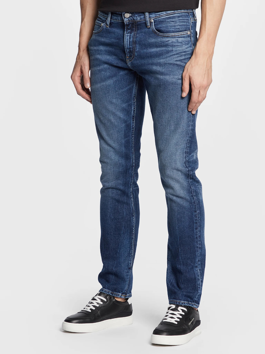 detail Calvin Klein pánske modré džínsy