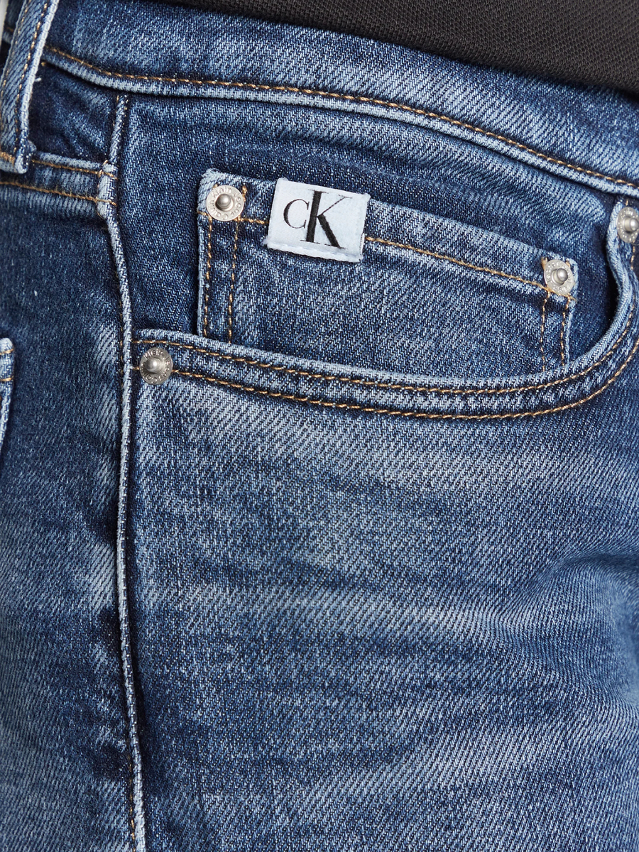 detail Calvin Klein pánske modré džínsy