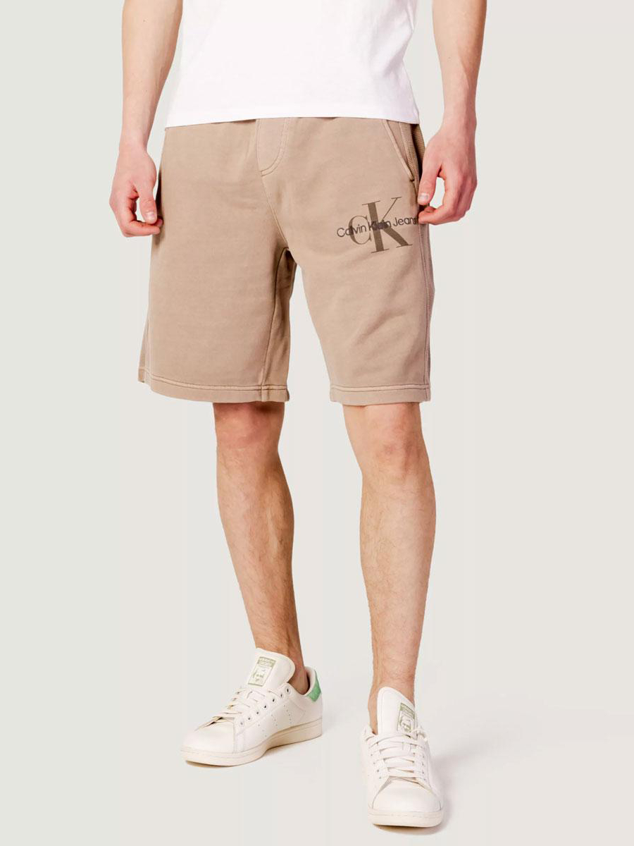 detail Calvin Klein pánske hnedé šortky