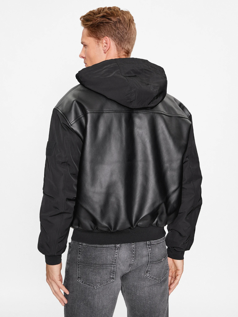 detail Calvin Klein pánská černá bunda bomber