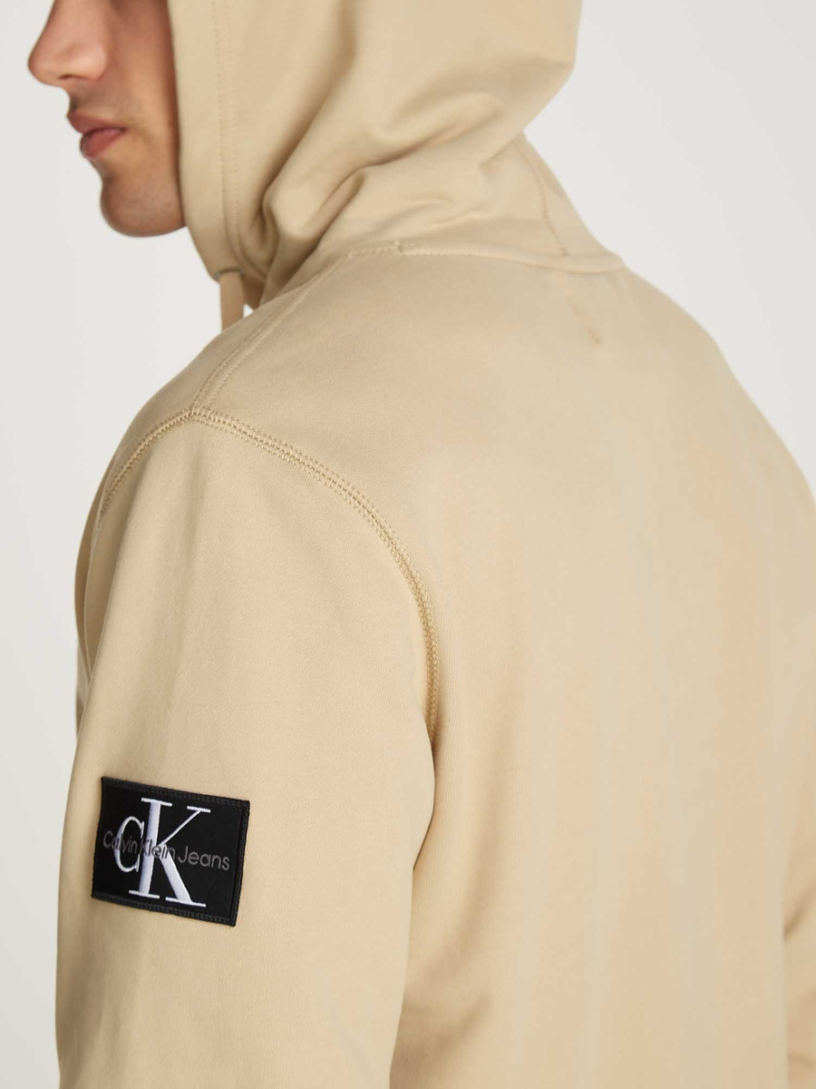 detail Calvin Klein pánska béžová mikina