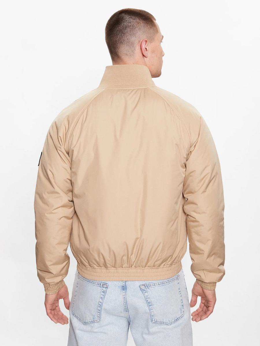 detail Calvin Klein pánská béžová bunda bomber