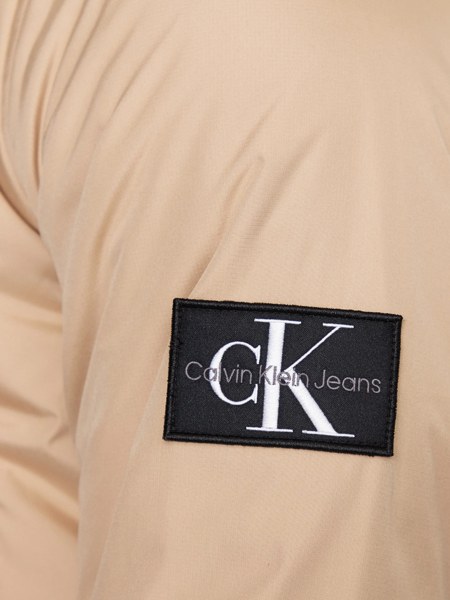 detail Calvin Klein pánská béžová bunda bomber