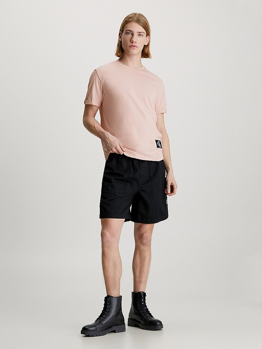 detail Calvin Klein pánske ružové tričko