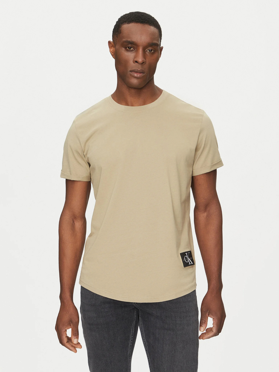 detail Calvin Klein pánske tmavo béžové tričko