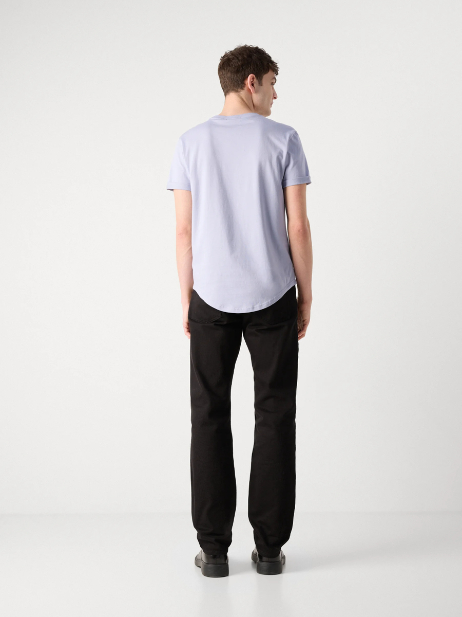 detail Calvin Klein pánske fialové tričko 