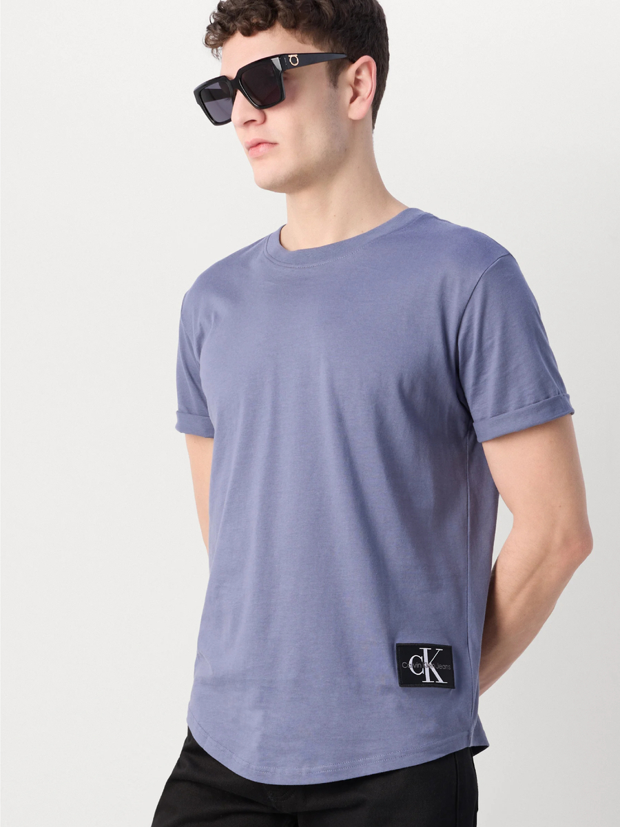 detail Calvin Klein pánske modré tričko