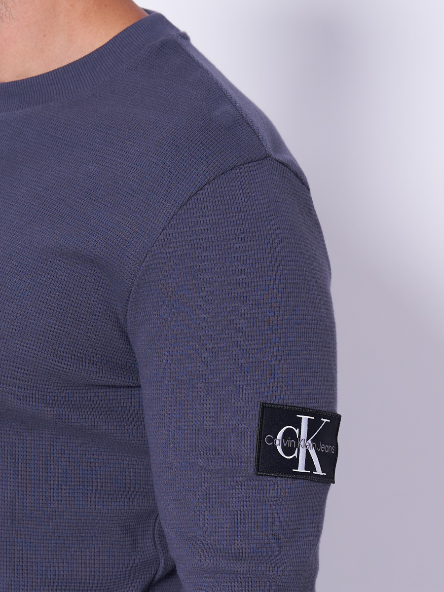 detail Calvin Klein pánska tmavo šedá mikina