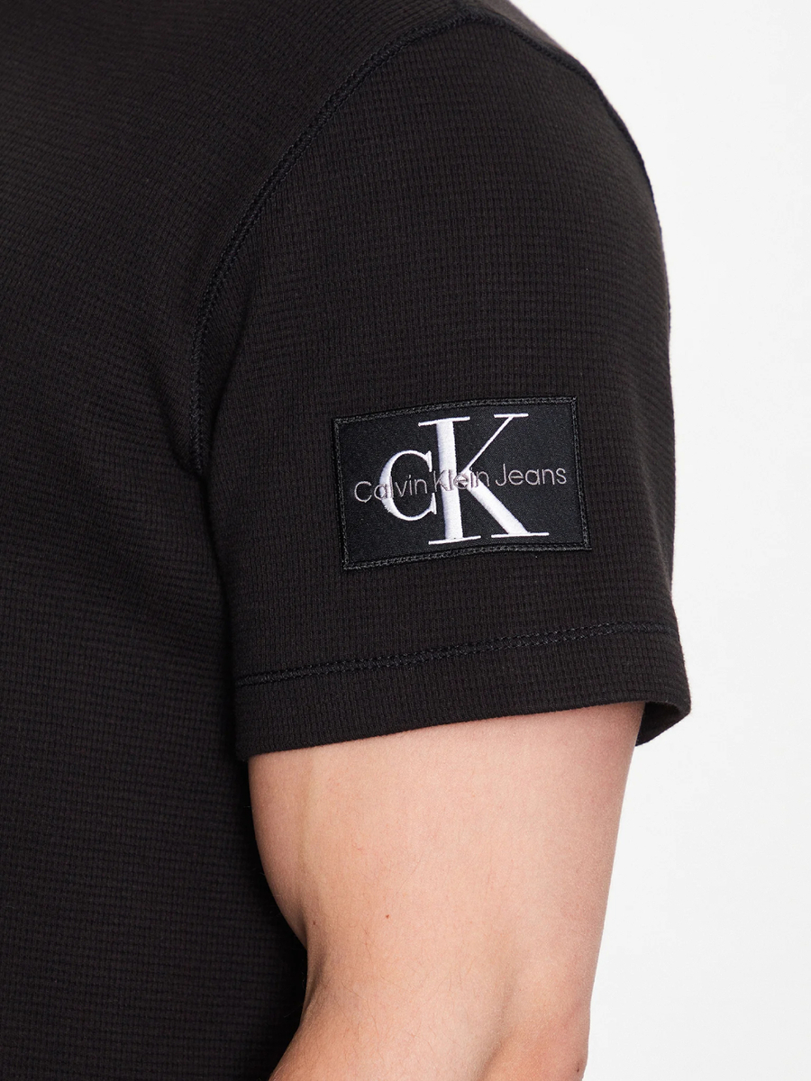 detail Calvin Klein pánske čierne tričko