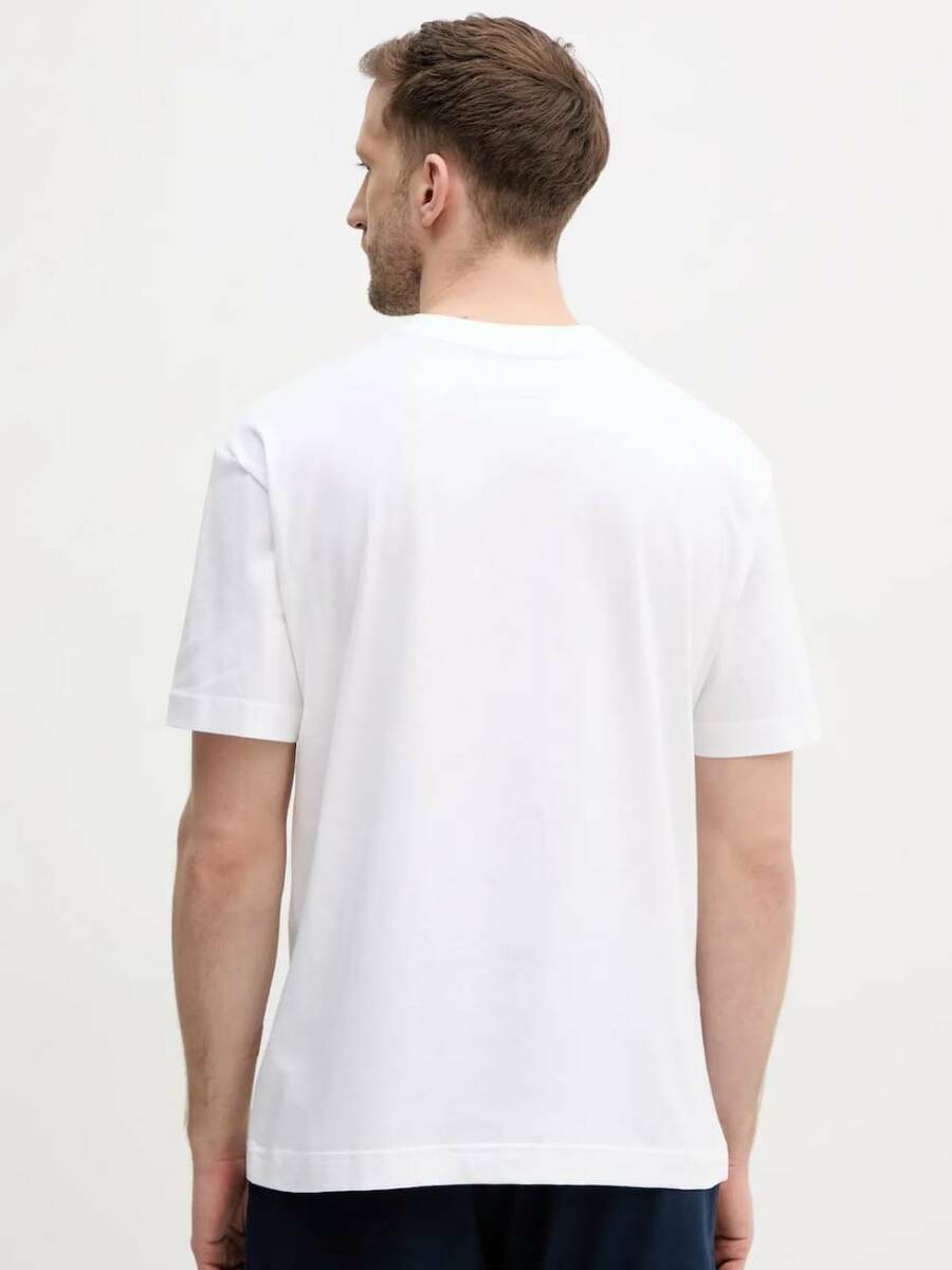 detail Calvin Klein pánske biele tričko 