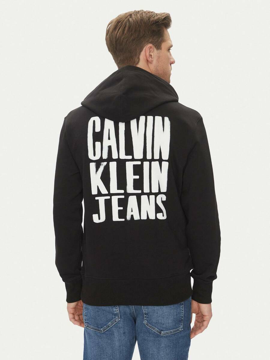 detail Calvin Klein pánska čierna mikina Painted