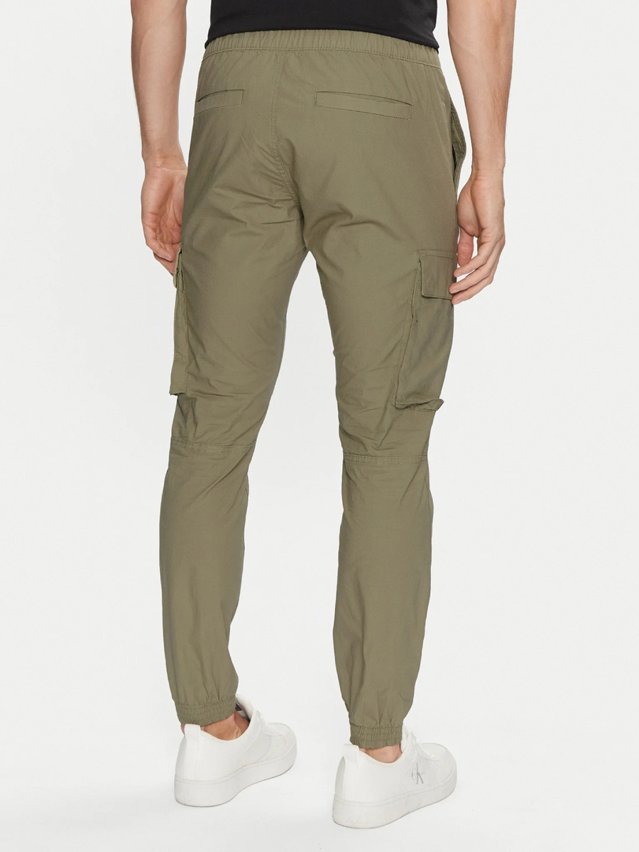 detail Calvin Klein pánske khaki cargo nohavice