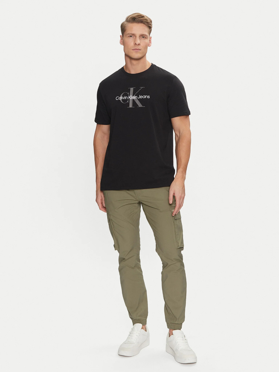 detail Calvin Klein pánske khaki cargo nohavice