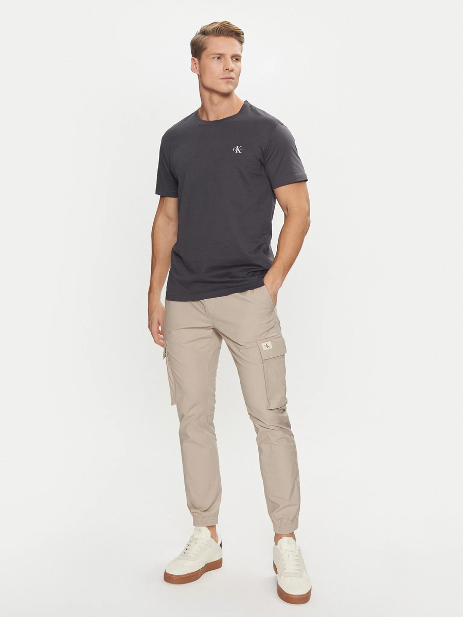 detail Calvin Klein pánske béžové cargo nohavice