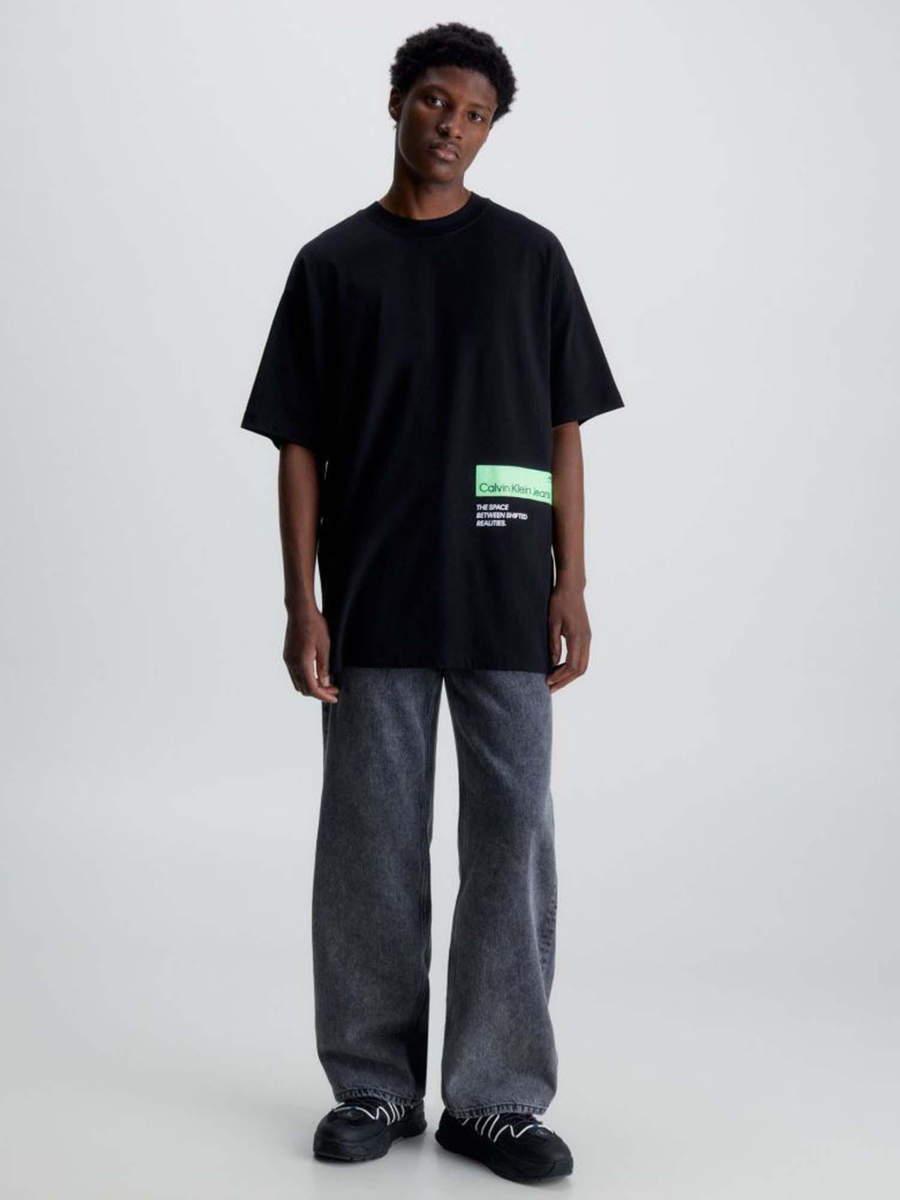 detail Calvin Klein pánske čierne tričko