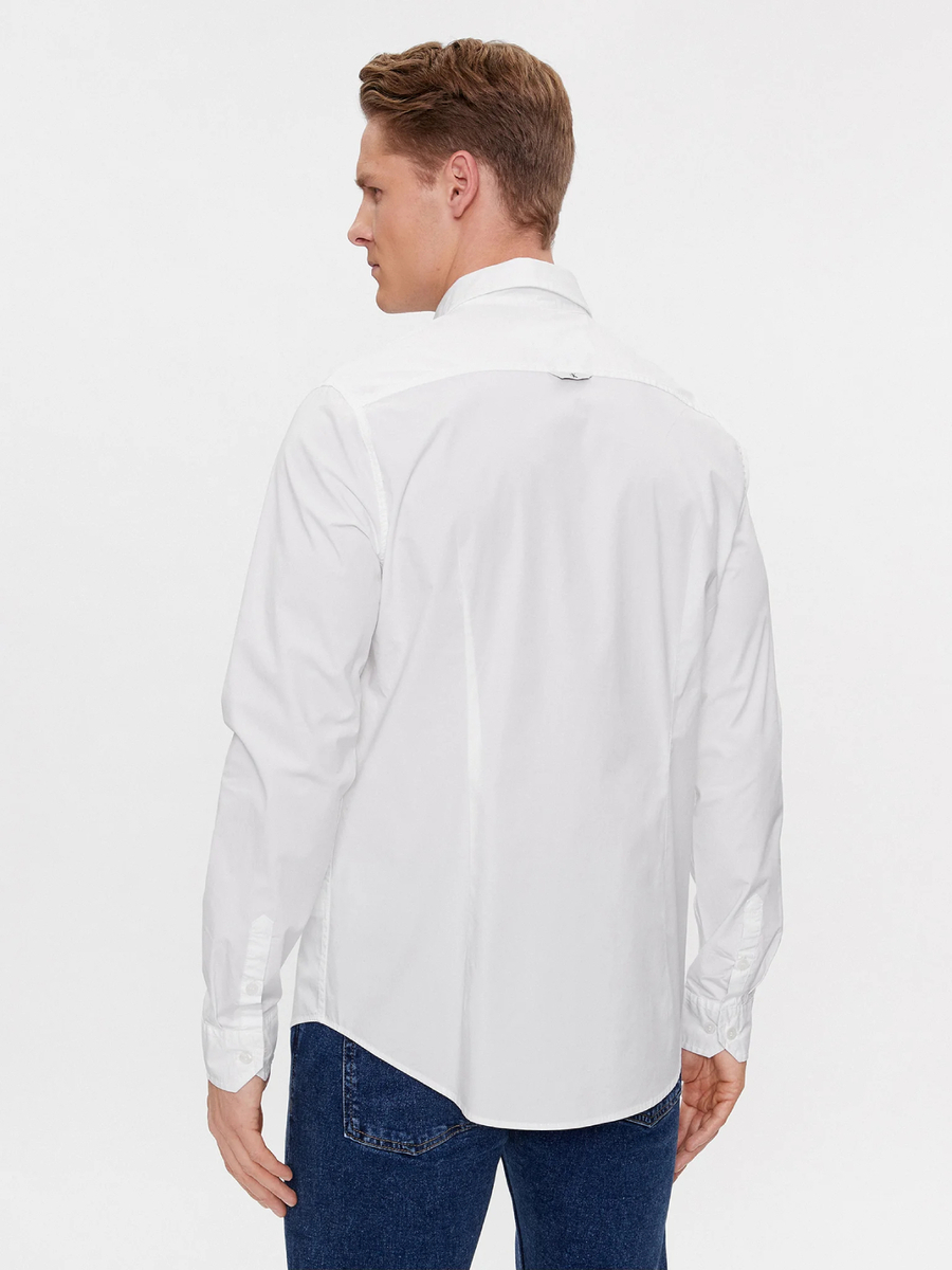 detail Calvin Klein pánska biela košeľa 