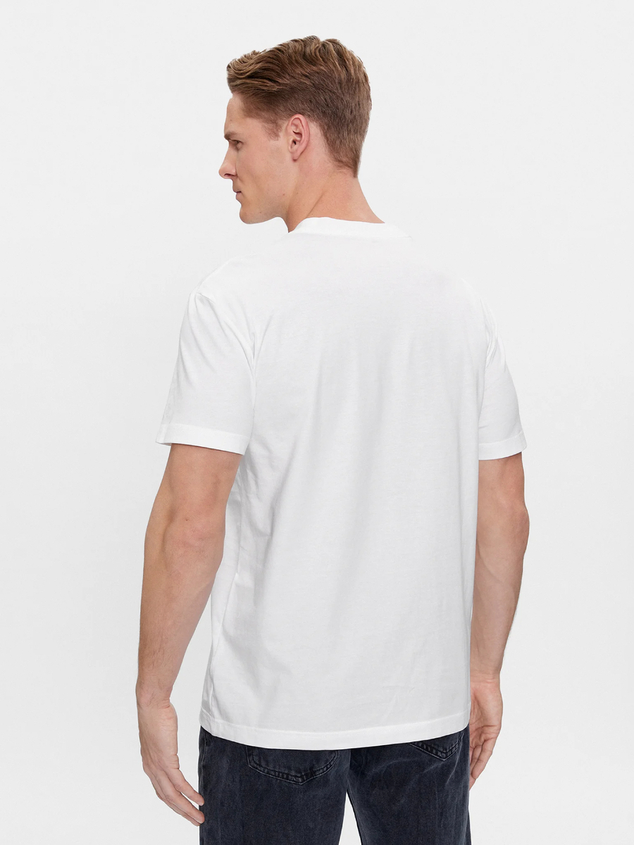 detail Calvin Klein pánske biele tričko
