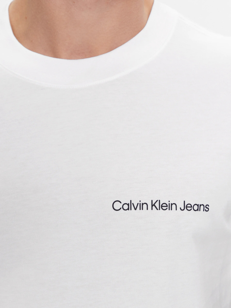 detail Calvin Klein pánske biele tričko