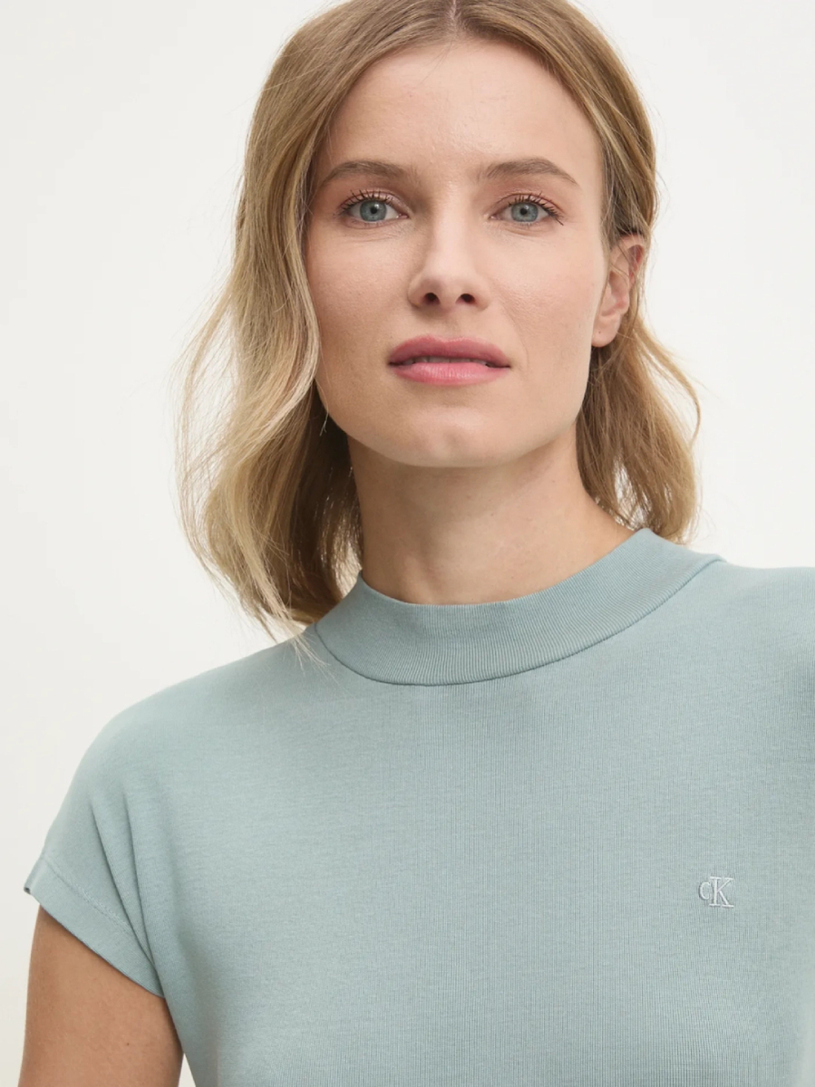 detail Calvin Klein dámske modré šaty