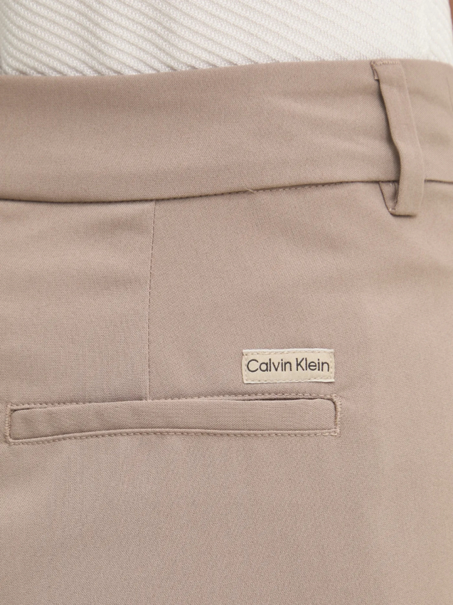 detail Calvin Klein dámske béžové nohavice