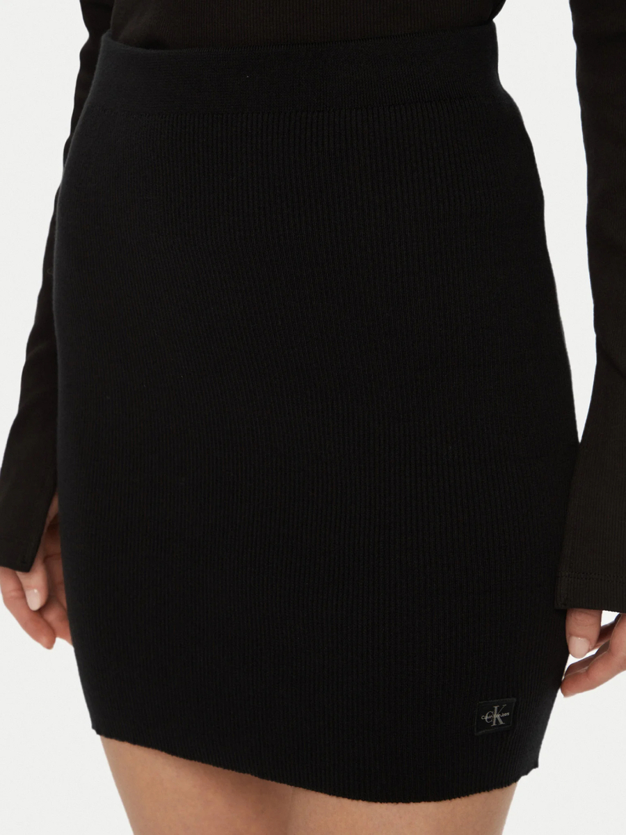 detail Calvin Klein dámska čierna sukňa