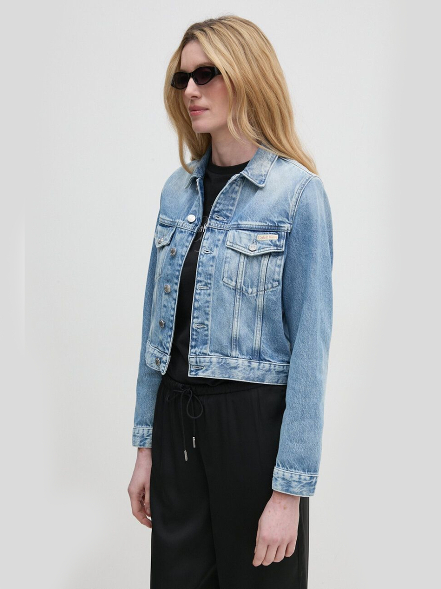 detail Calvin Klein dámska modrá džínsová bunda