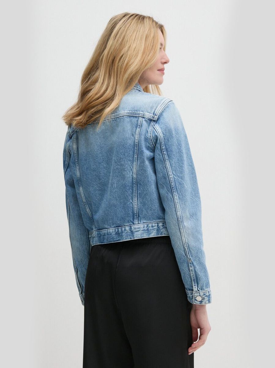 detail Calvin Klein dámska modrá džínsová bunda