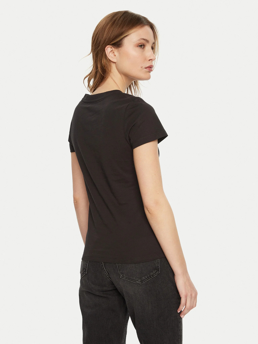 detail Calvin Klein dámske čierne tričko