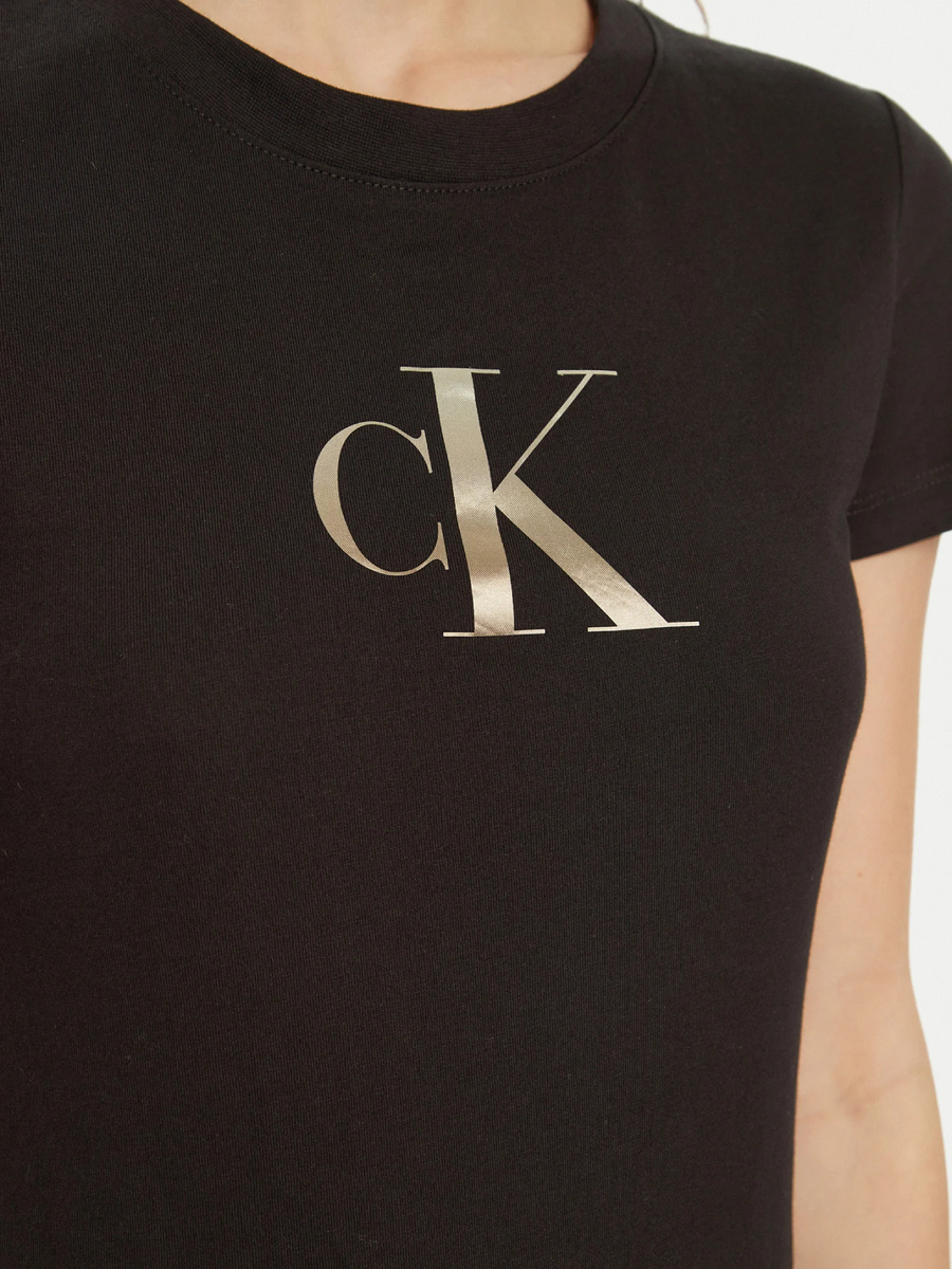 detail Calvin Klein dámske čierne tričko