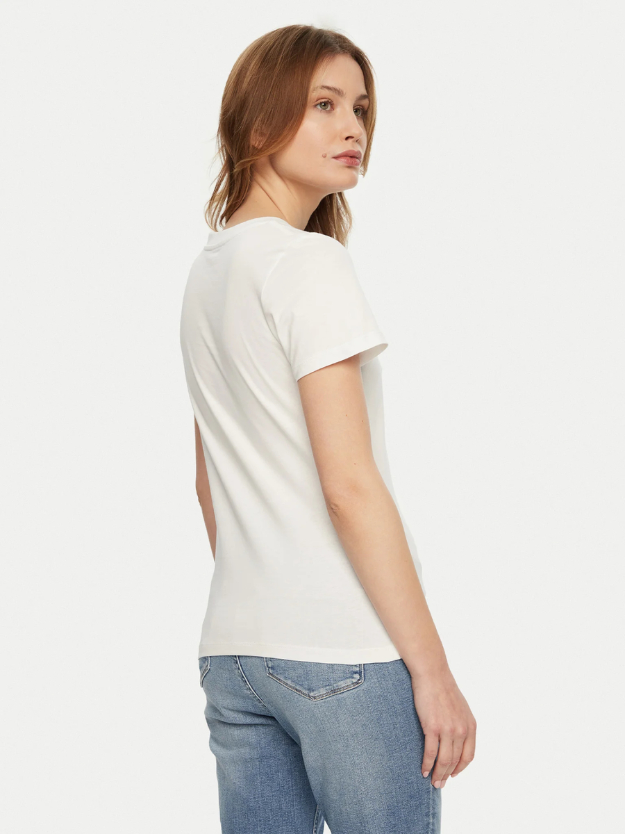 detail Calvin Klein dámske biele tričko
