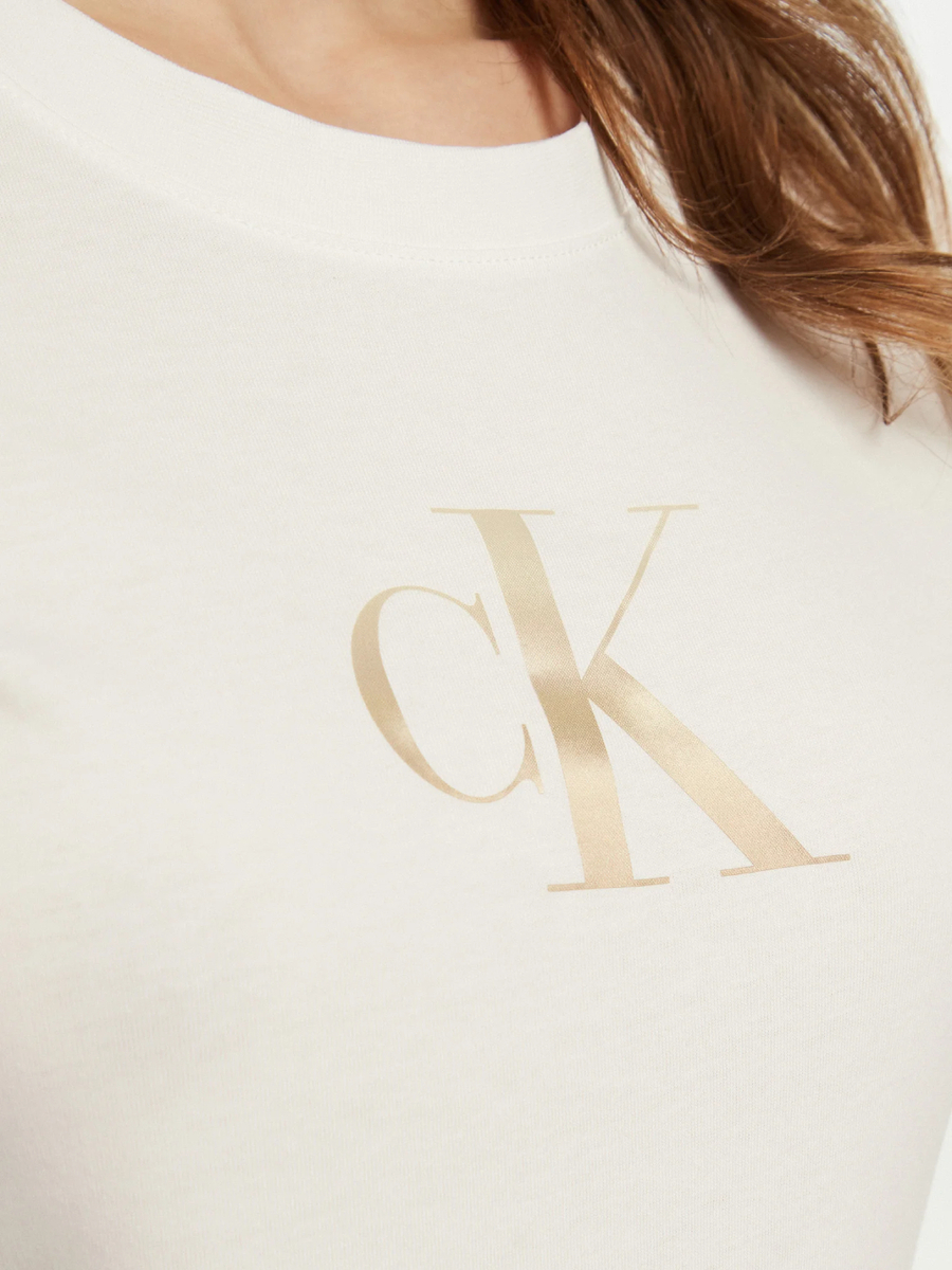 detail Calvin Klein dámske biele tričko