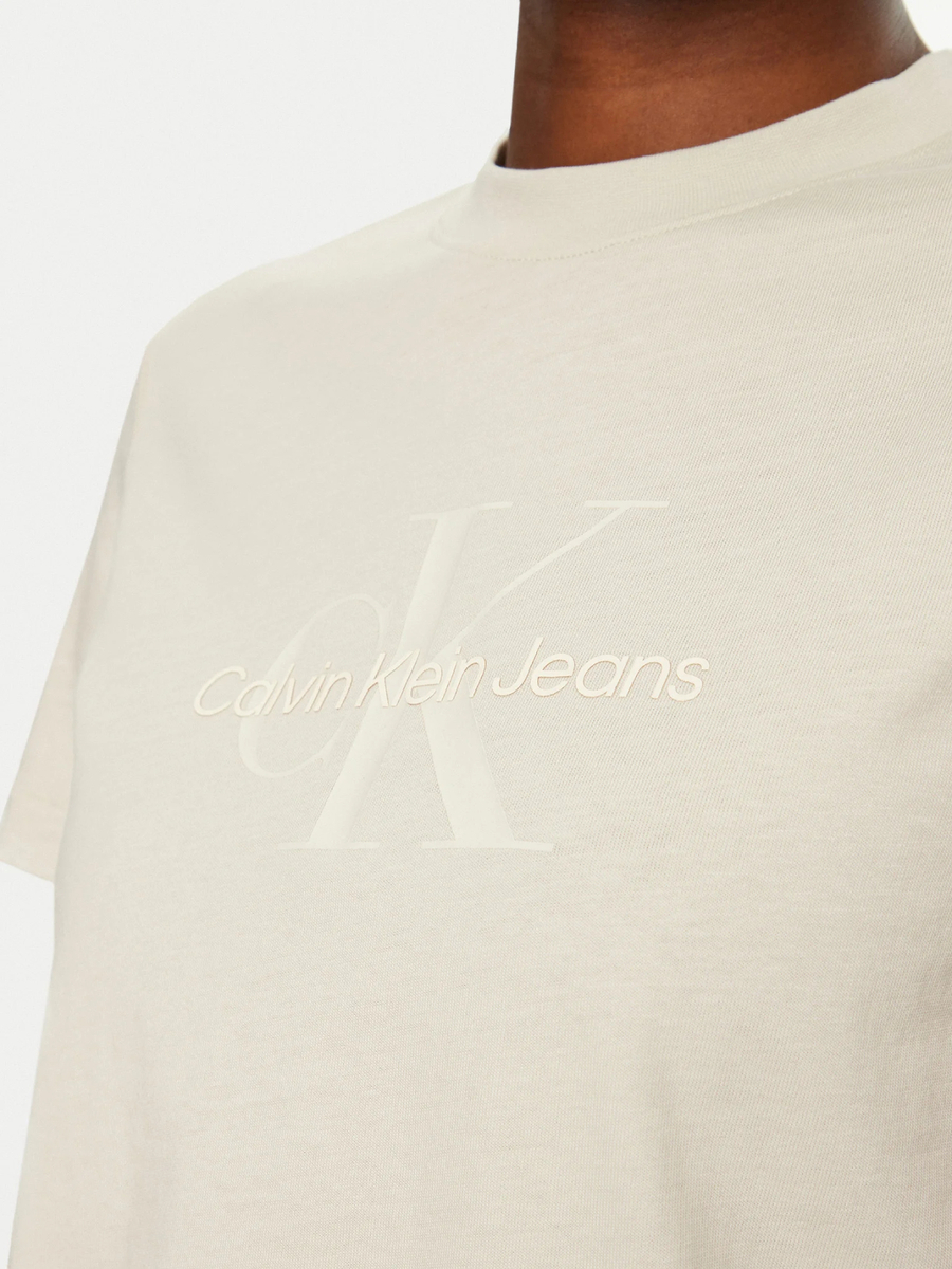 detail Calvin Klein dámske béžové tričko