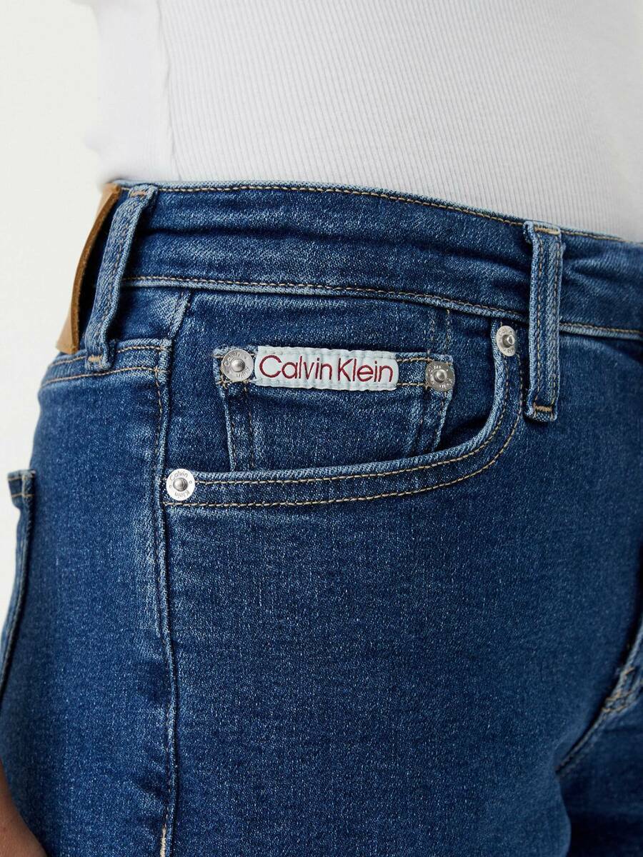detail Calvin Klein dámske džínsové šortky