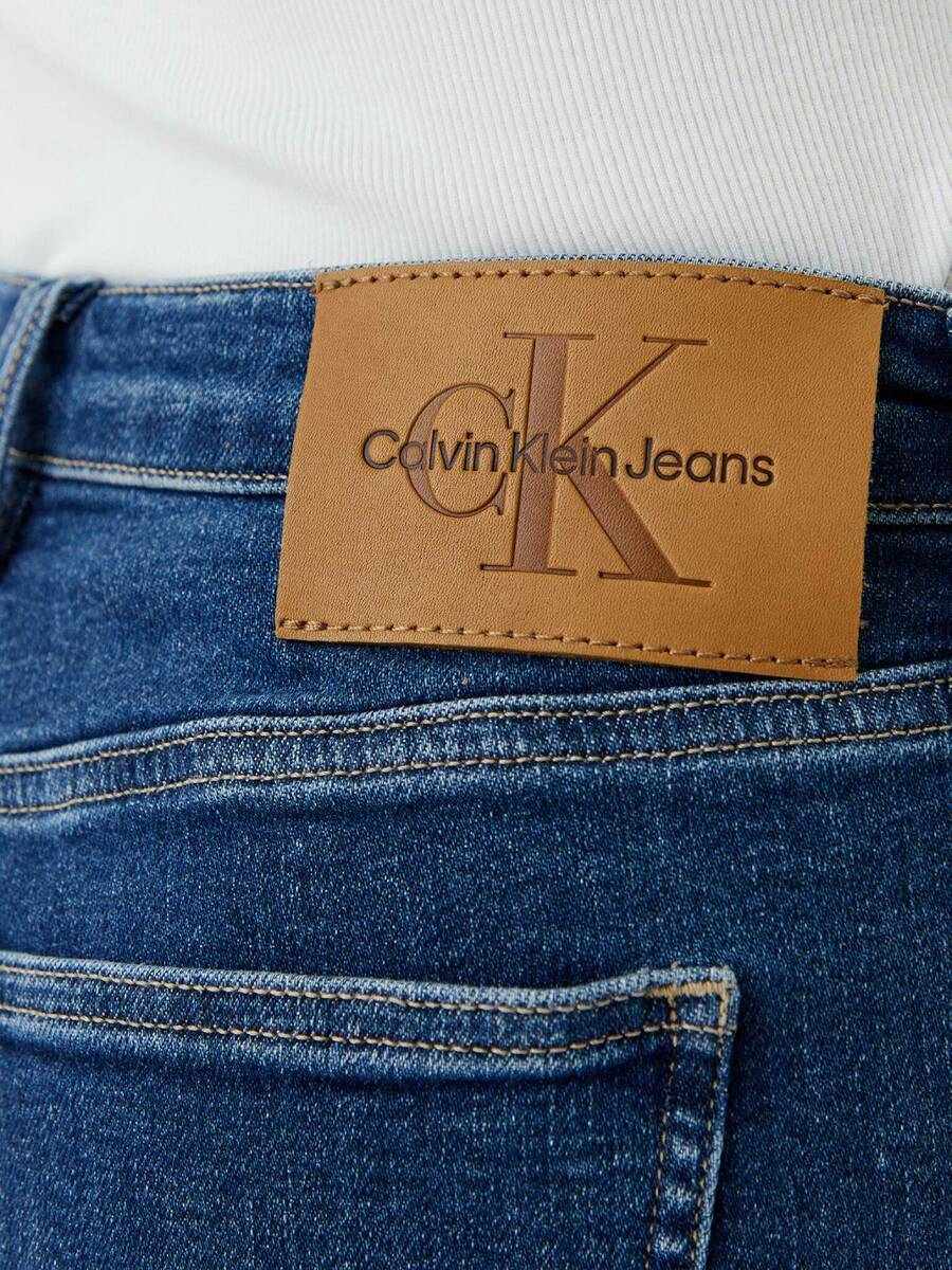 detail Calvin Klein dámske džínsové šortky