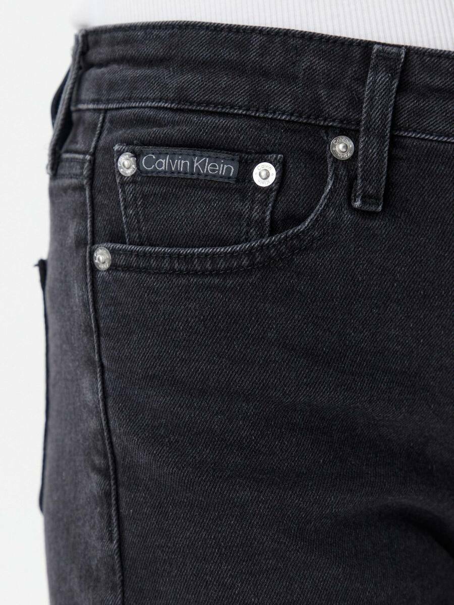 detail Calvin Klein dámske džínsové šortky