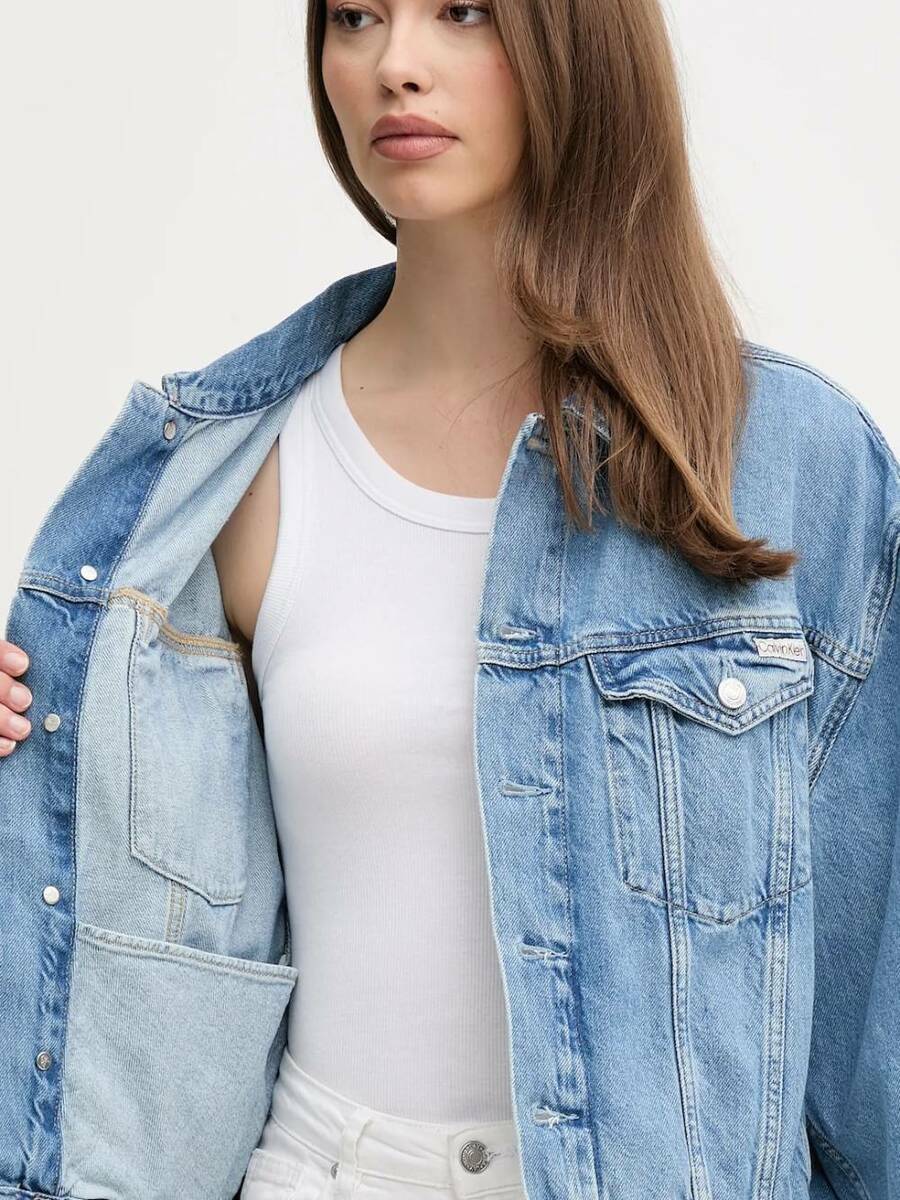 detail Calvin Klein dámska modrá džínsová bunda