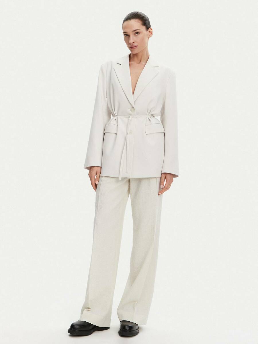 detail Calvin Klein dámske krémové sako